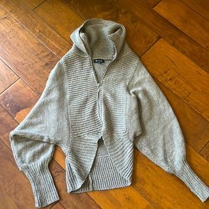 Cute sassy sweater in beige. Lightweight!